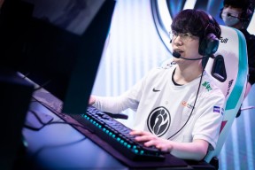 开云体育手机网页版入口TheShy迎来三赛季高光表现，RNG球迷沸腾！的简单介绍